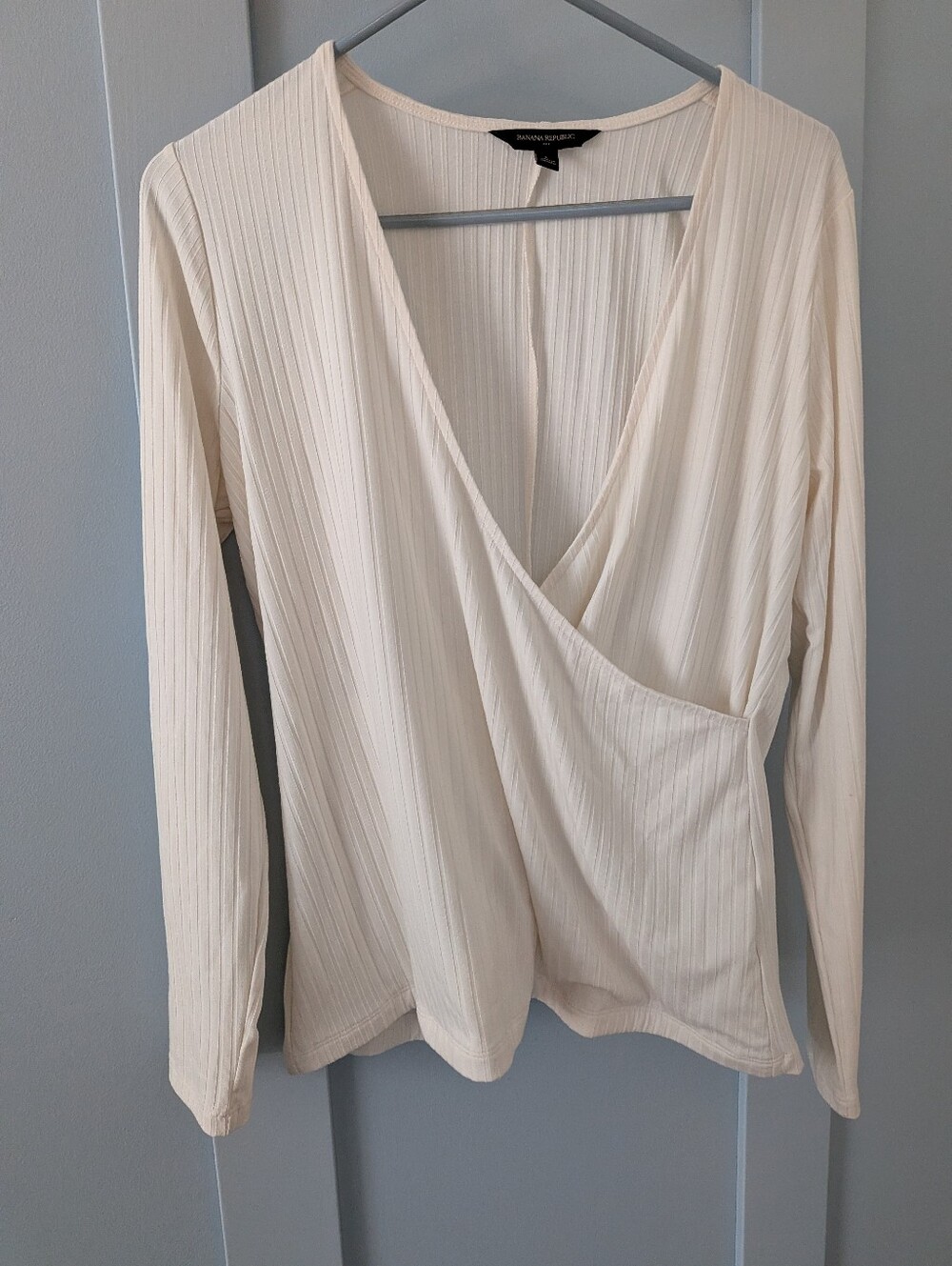 Banana Republic Cream Ribbed Wrap Long-Sleeve Top Size Large romantic